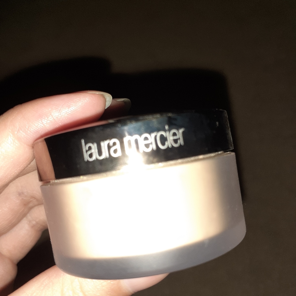 LAURA MERCIER POWDER GLOW